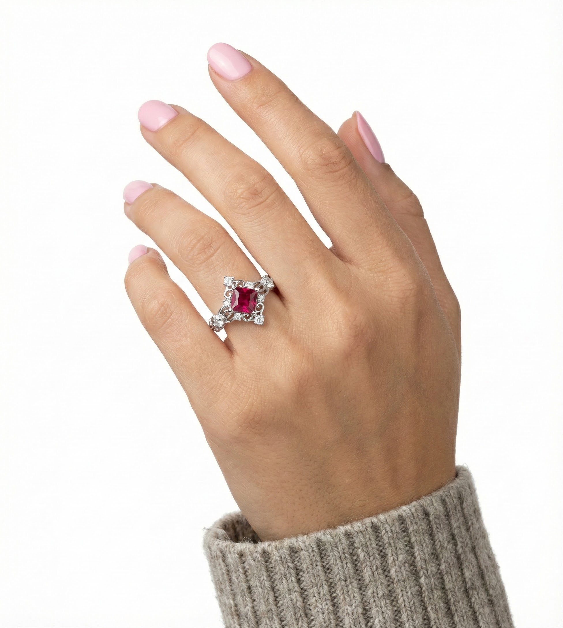 Prsten v barvě rubínu a osazeními krystaly - detail