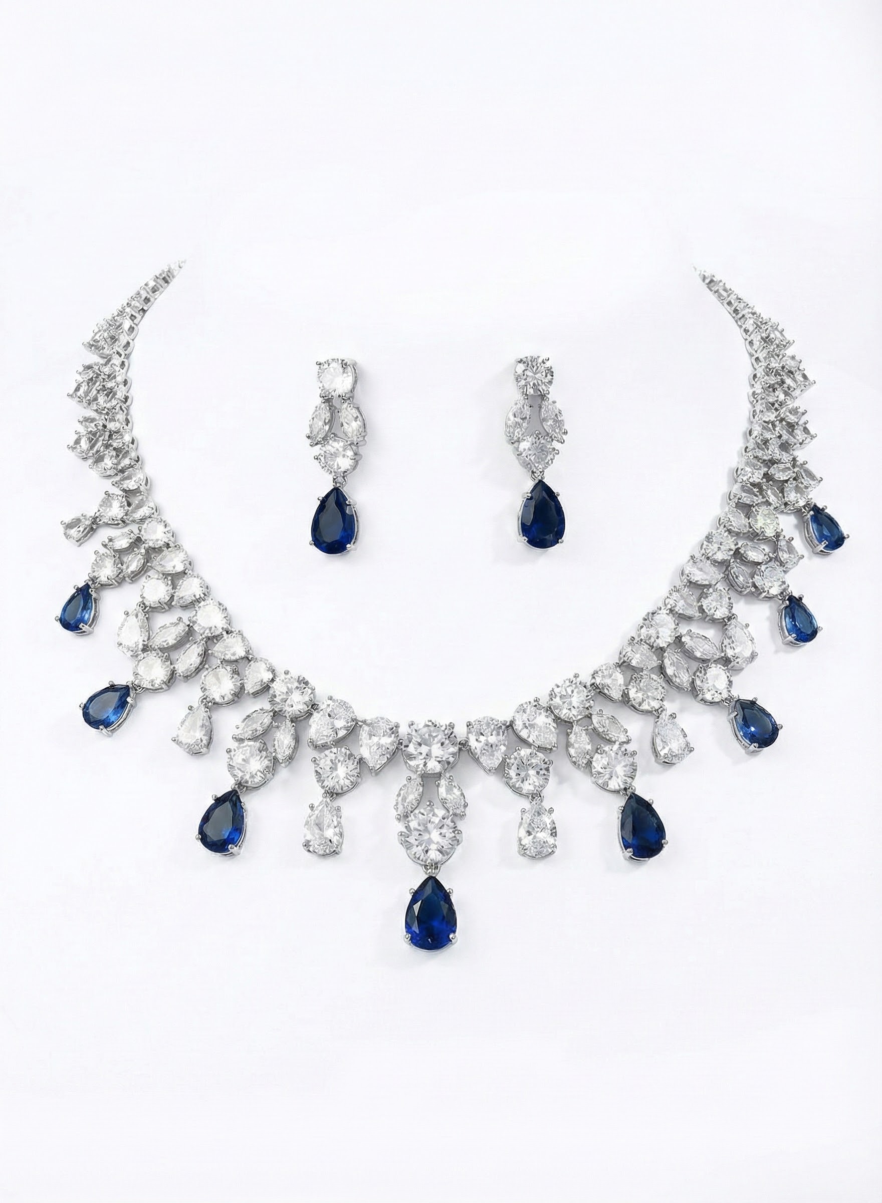 Krystaly briliantového brusu v podobě safíru