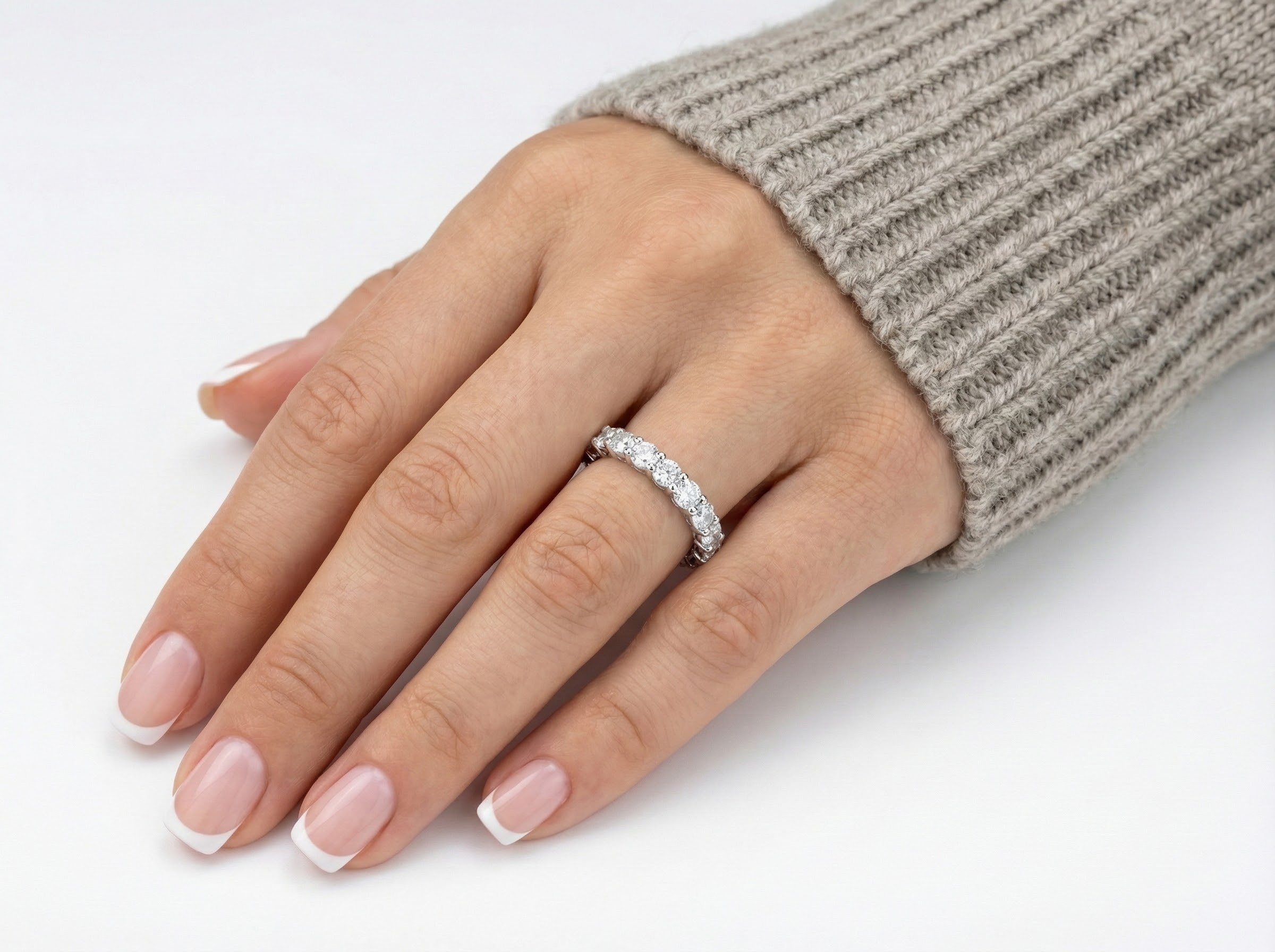 Prsten s osazenými krystaly - detail