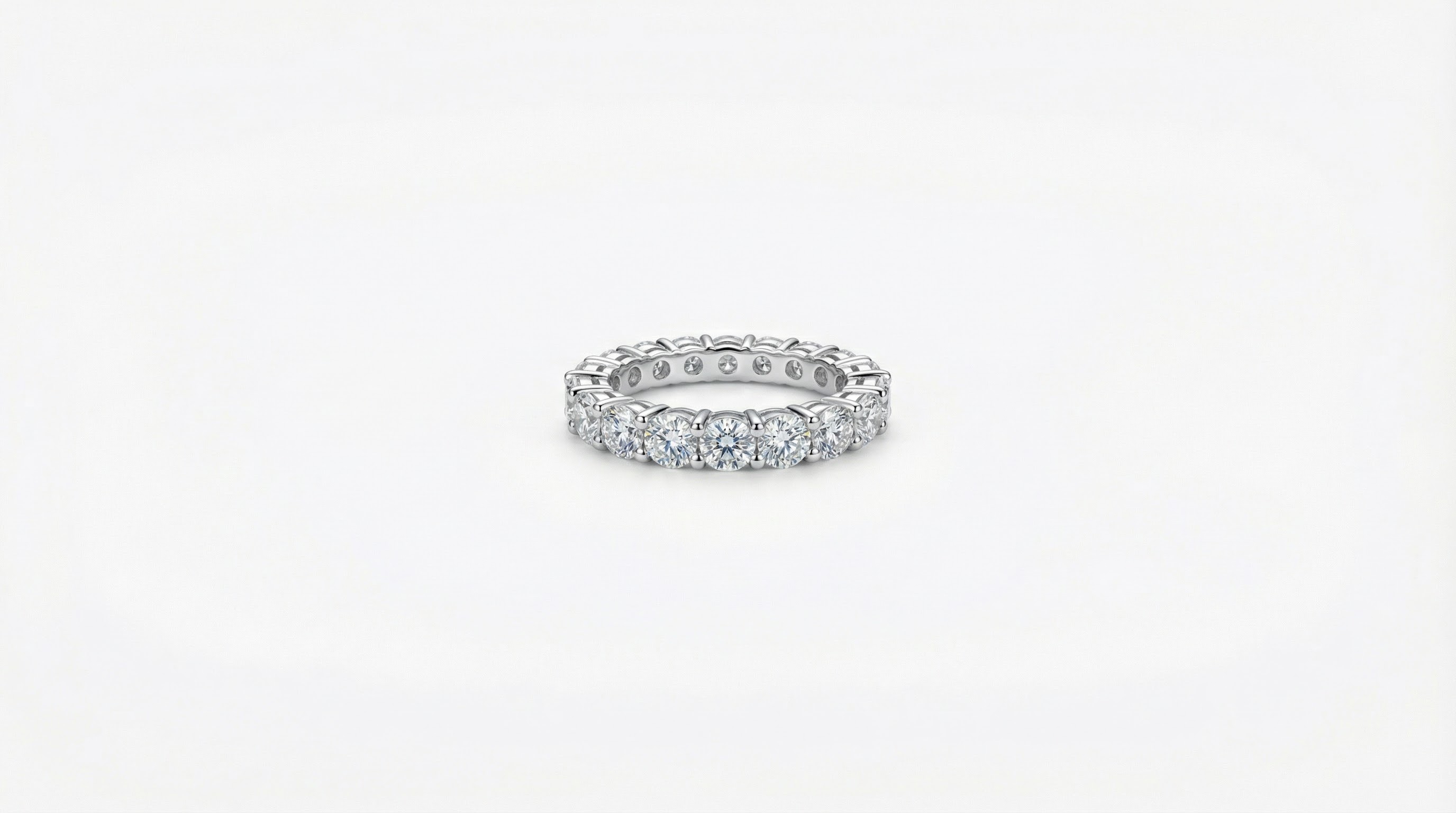 Prsten s osazenými krystaly