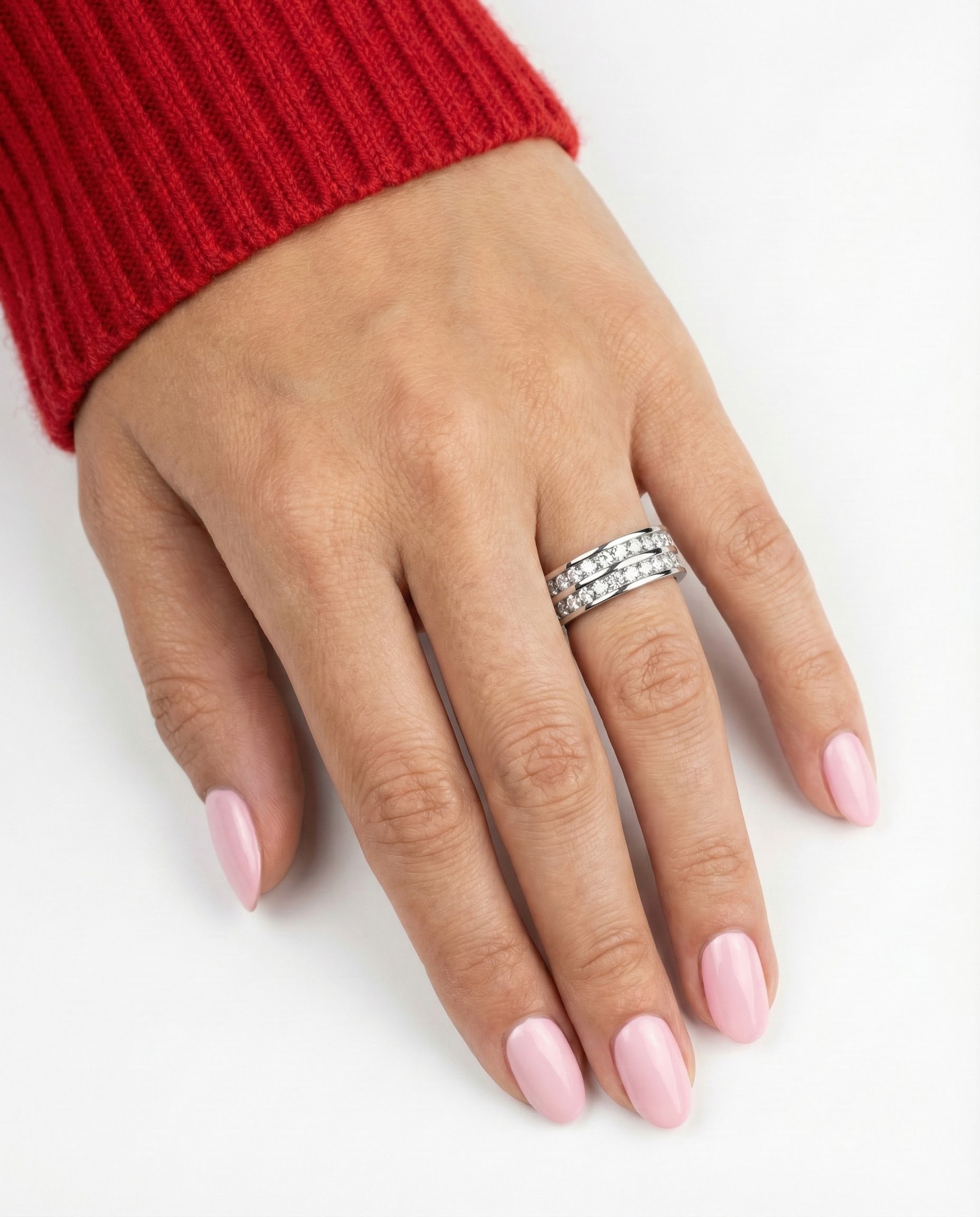 Prsten s krystaly a vysoce leštěným finišem - detail