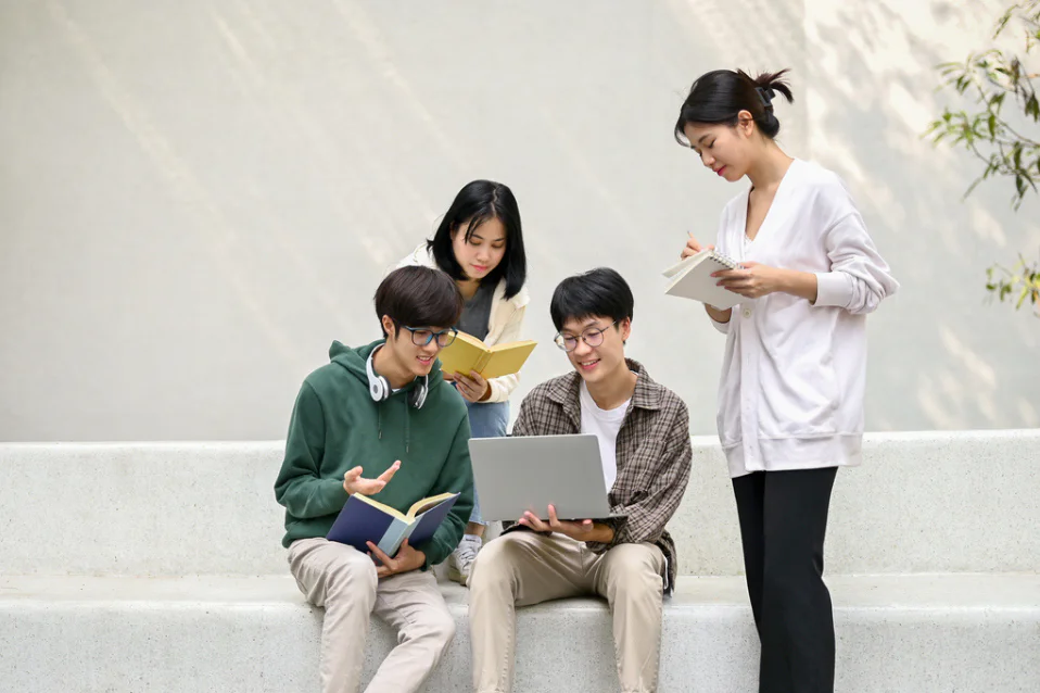 Học Anh văn giao tiếp ở đâu? Cách chọn đúng nơi học lý tưởng