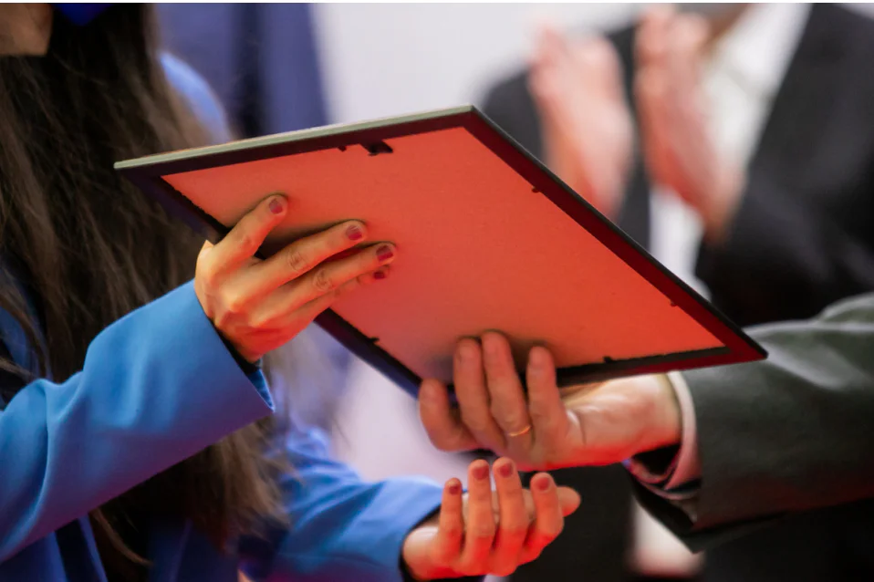 Chứng chỉ Cambridge là gì? Tổng quan & lợi ích bạn nên biết