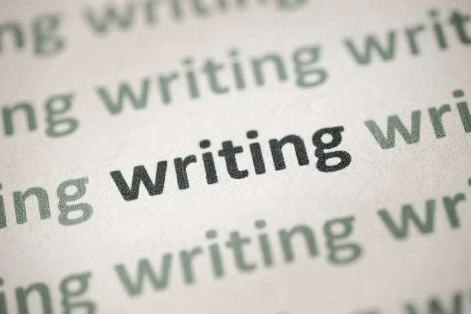 Từ A-Z kiến thức luyện Writing IELTS cơ bản cho người mới