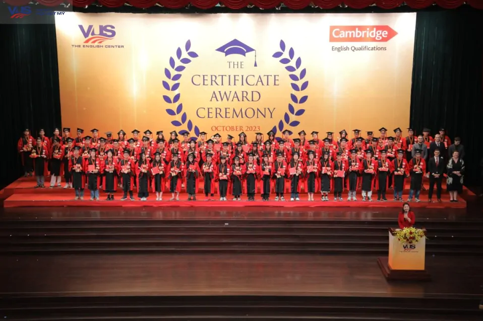2.200 học viên xuất sắc nhận chứng chỉ Cambridge và IELTS