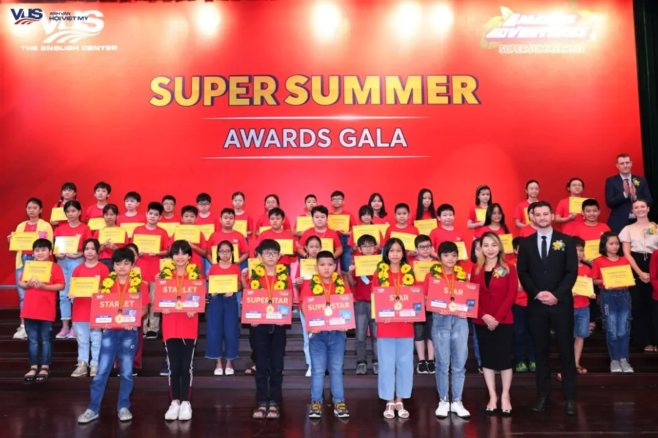 VUS Super Summer Awards Gala: Lễ vinh danh học viên xuất sắc