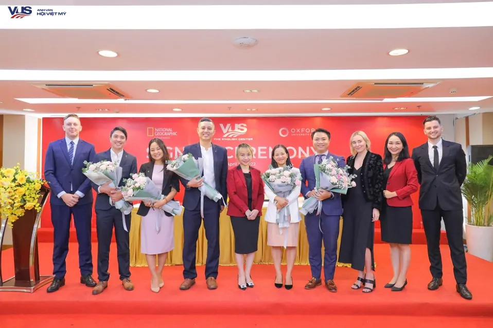 VUS kết hợp với 2 nhà xuất bản hàng đầu ra mắt khoá học mới