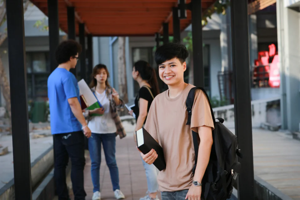 Bắt đầu học tiếng Anh từ đâu? Lộ trình tối ưu cho người bận rộn