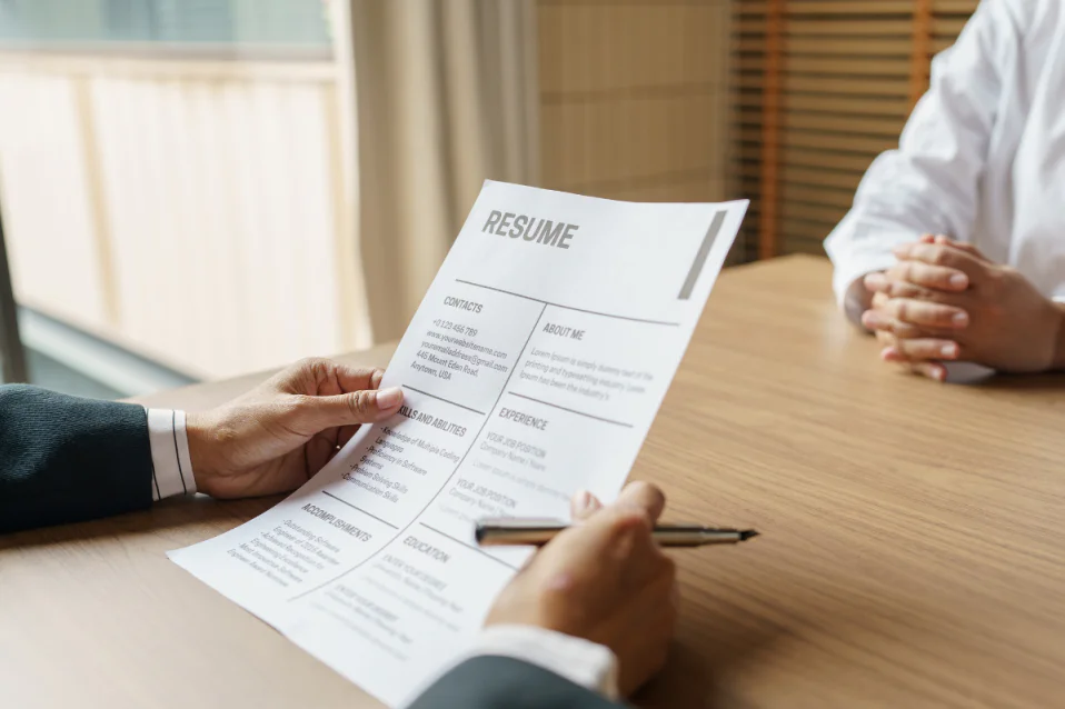 Viết CV bằng tiếng Anh: Hướng dẫn, tips, mẫu tham khảo