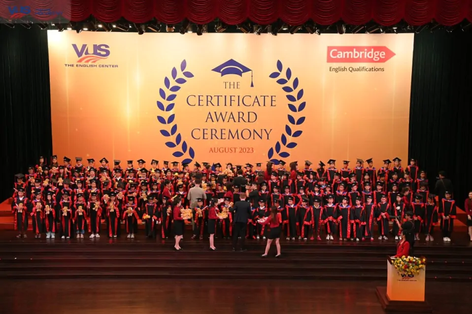 VUS tiếp tục đạt kỷ lục, vinh danh 2.030 học viên xuất sắc