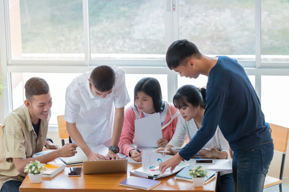 In advance là gì? So sánh với before và các từ dễ nhầm khác