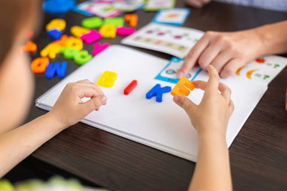 Phonics là gì? Phương pháp tập cho trẻ phát âm tiếng Anh chuẩn