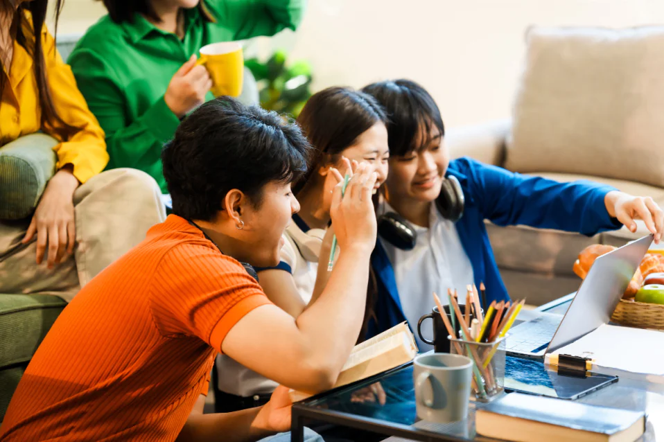 What do you do in your free time: Cấu trúc, ví dụ và bài mẫu