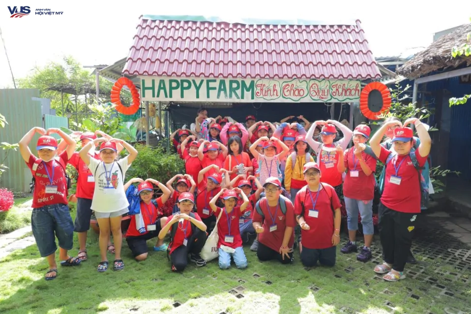 Hè đa vũ trụ: Xem học viên VUS hóa ''bác nông dân'' thực thụ