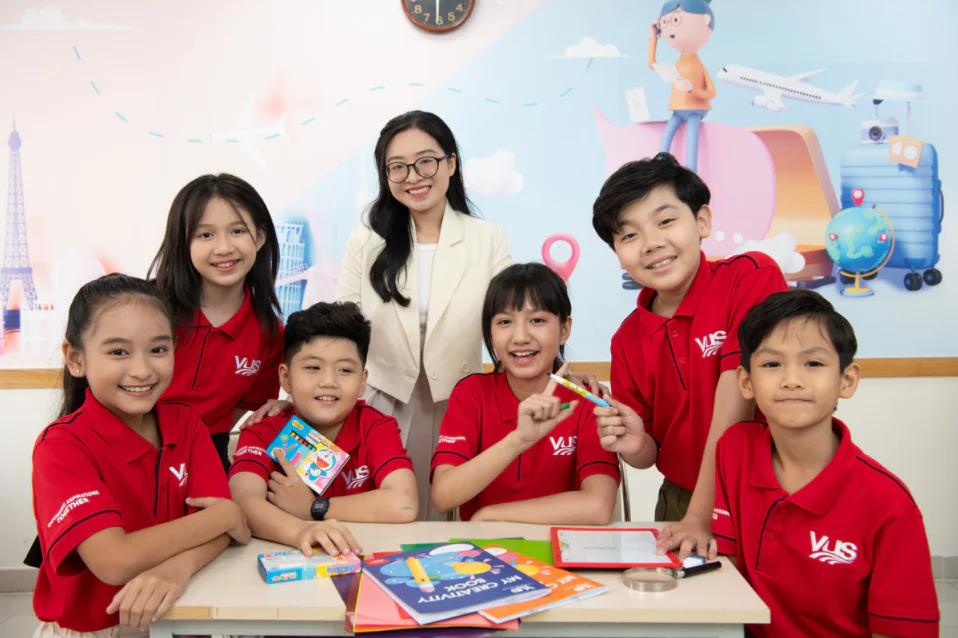 Trung tâm Anh ngữ tốt cho trẻ em HCM: VUS đóng học phí theo tháng