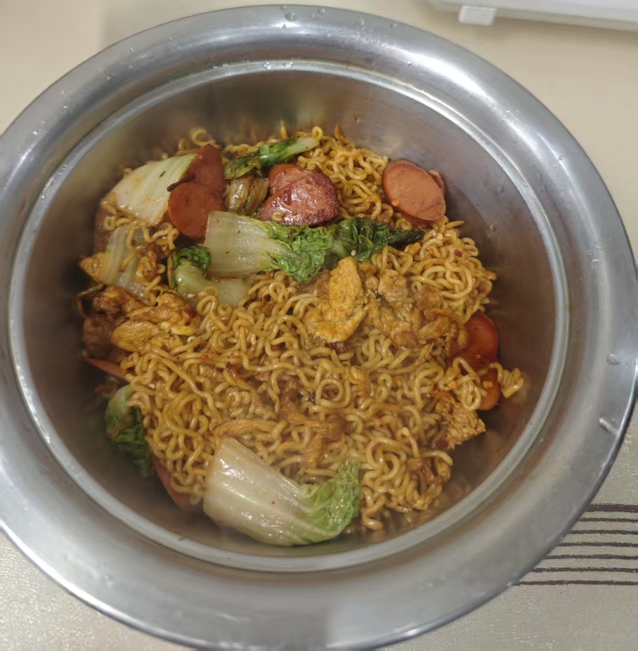 火腿鸡蛋炒方便面