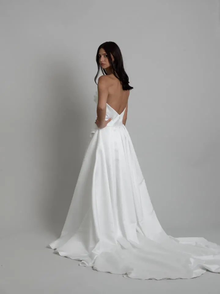 partie arrière robe de mariée simple Comet