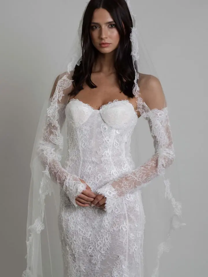 détail avant robe de mariée sirène Infinity