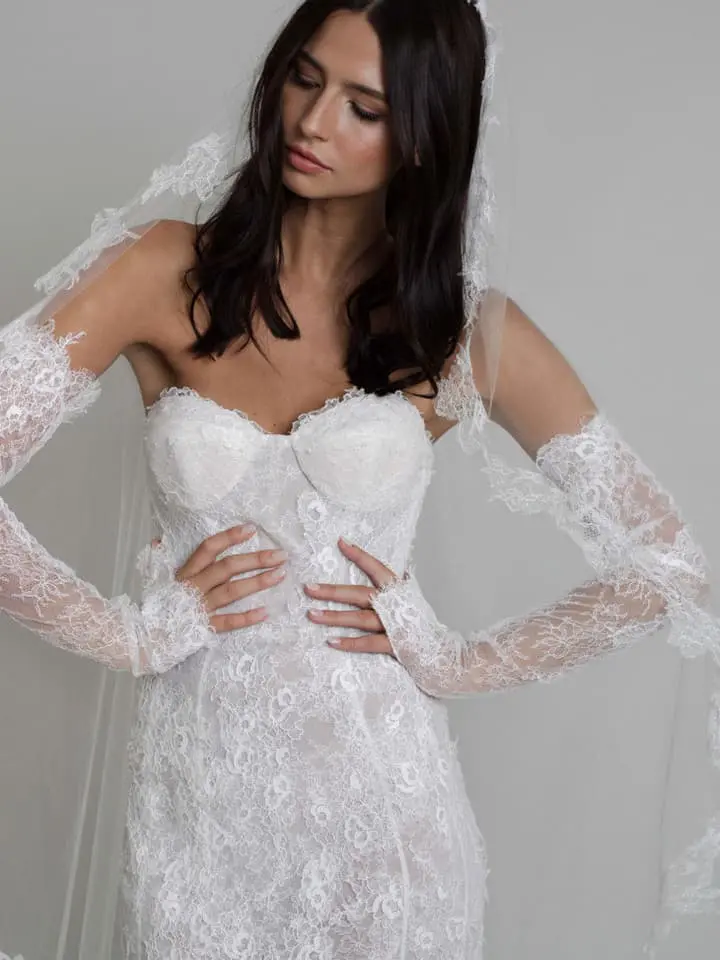 détail avant robe de mariée sirène Infinity