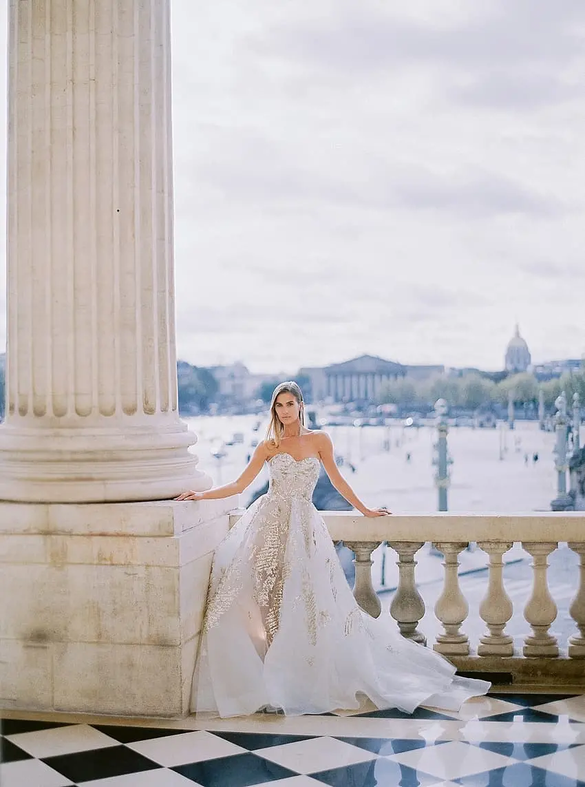 Hôtel de Crillon Paris pre-wedding Shooting par Audrey Paris Photo