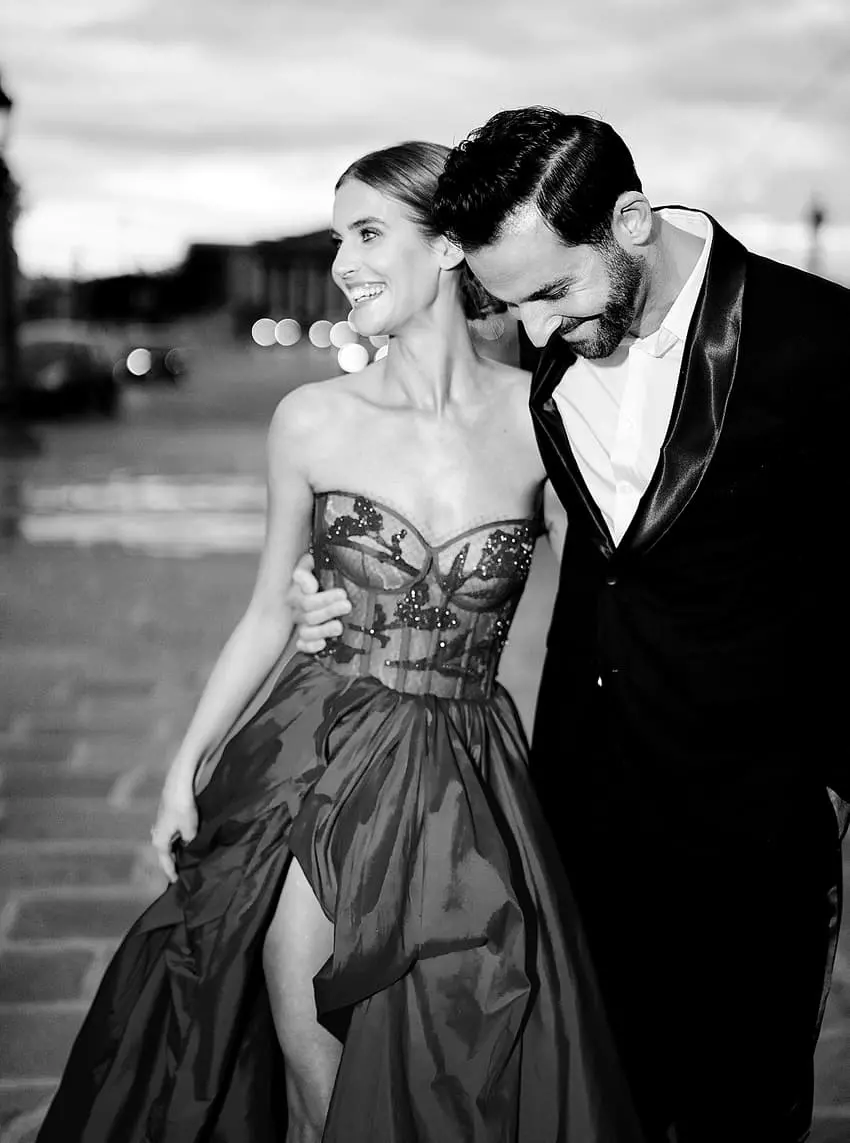 Hôtel de Crillon Paris pre-wedding Shooting par Audrey Paris Photo