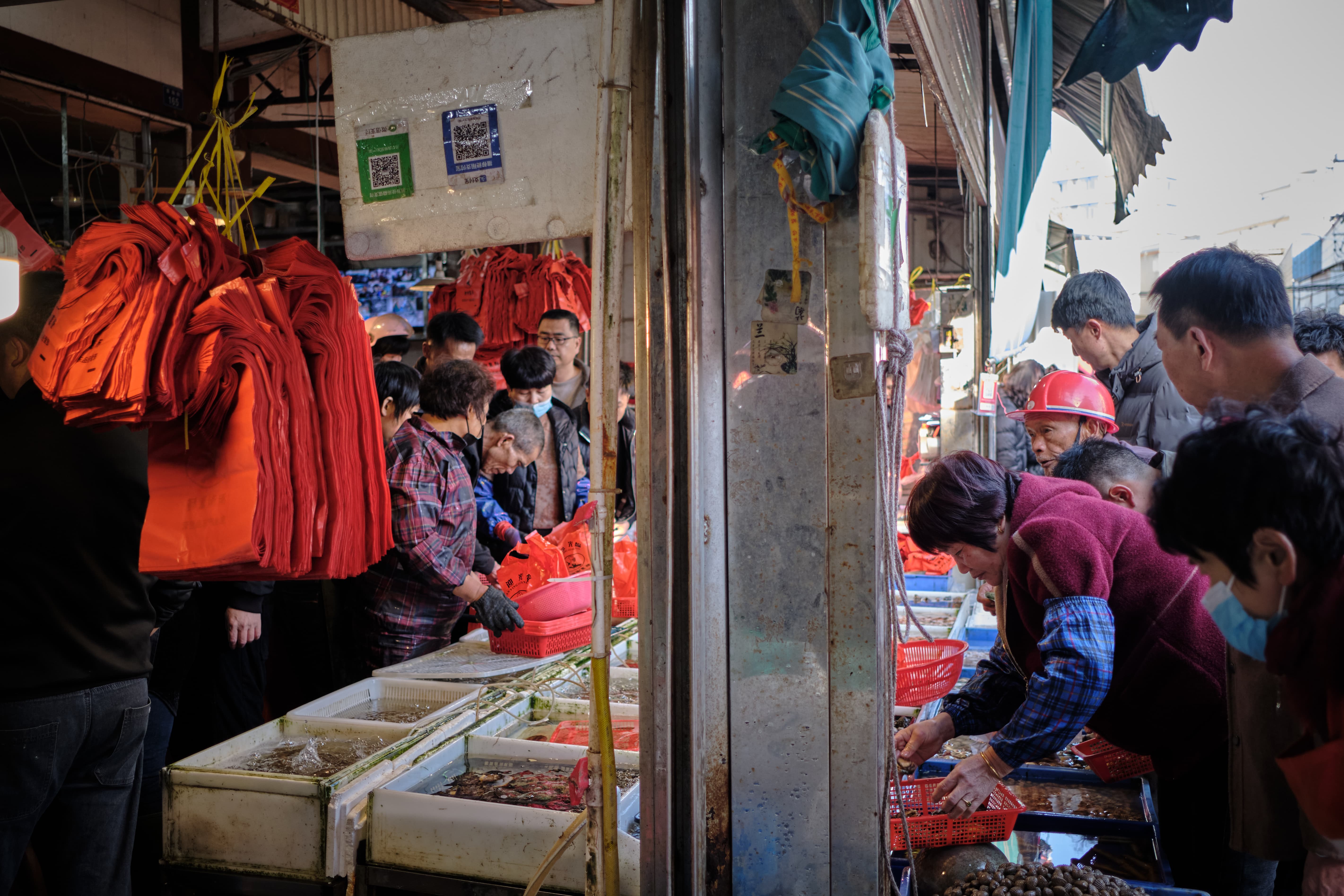 摄影作品《买卖》，彩色数码照片