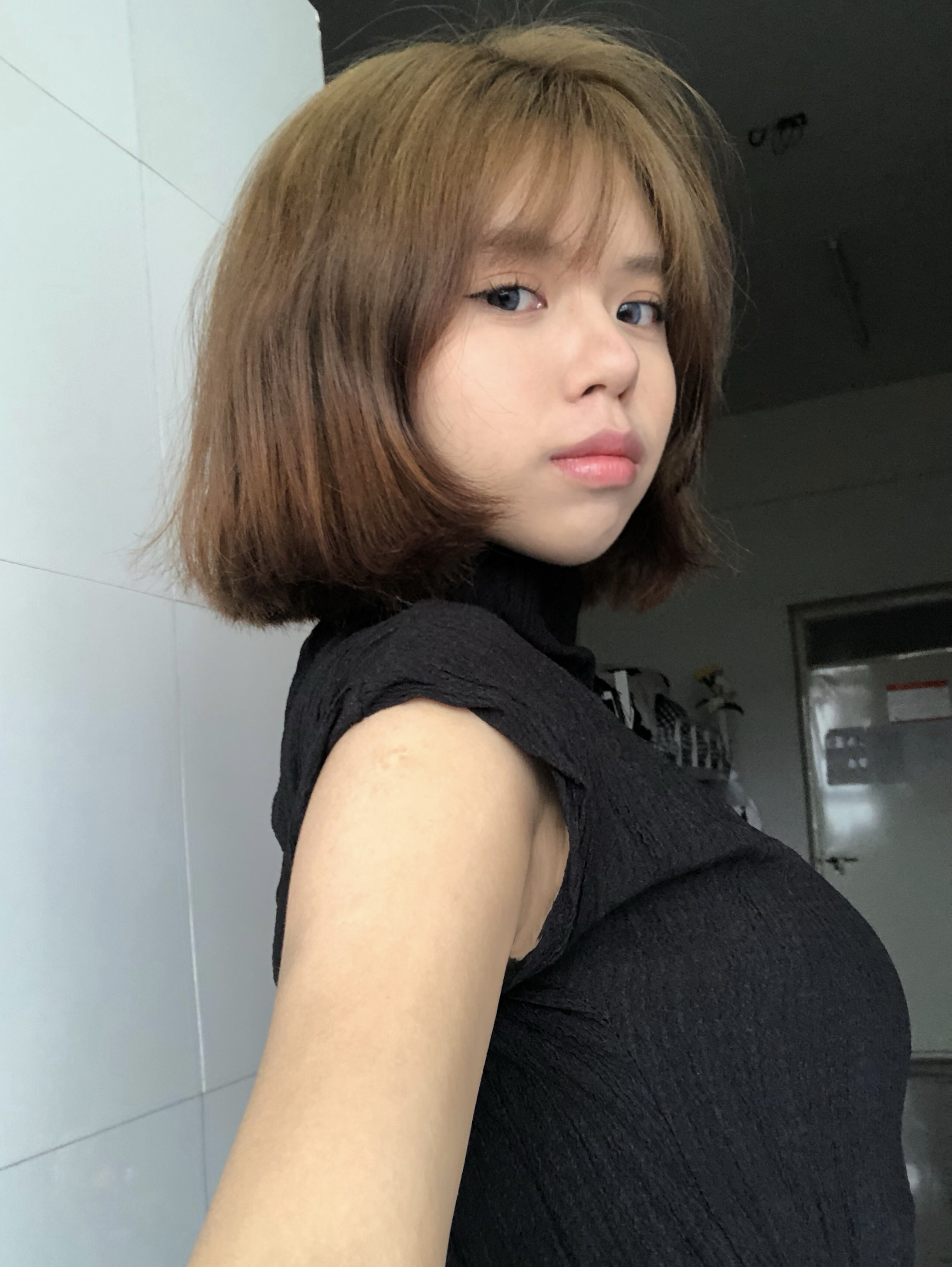 ✨【原档泄密】商丘师范高专妹，虽然有点点黑的但身材很好，一看皮肤就很紧致，是个嫩妹型(54P 24V)