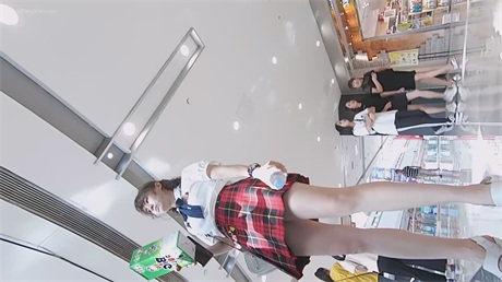 ❣️推荐❣️【公交站抄底】长裙高难度抄底，格式大长腿，各种各样的内裤，齐逼短裙随便拍1V