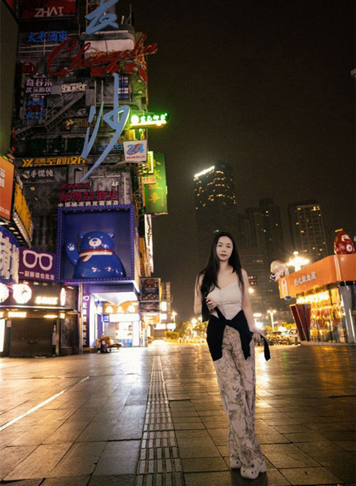 广西D奶人妻女教师陈晓琳全裸口交后回家狂榨绿帽老公❤️猛捏巨乳爽到高潮尖叫喷水！