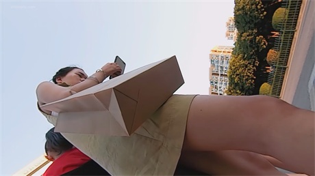 ❣️推荐❣️【公交站抄底少妇】逛街收割各式各样的内裤，好身材大长腿，高难度抄底长裙1V