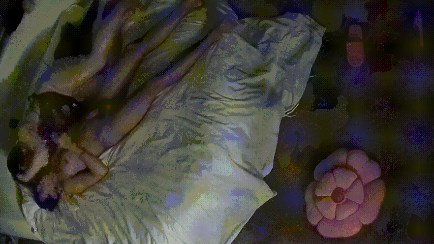 情趣台 1-1 胖媳妇儿穿情趣内衣套装想让男人体验更好 男人不太争气 屌不行 口不行 还得媳妇自己扣逼