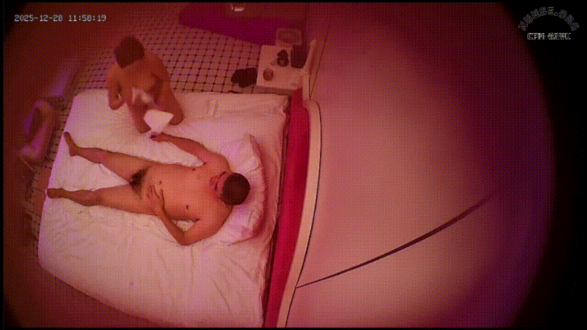 上帝视角 12-29 巨乳妓女生意不错 一天侍候两位嫖客 别家都是波推 她再加个臀推 所以屁股大就是有优势