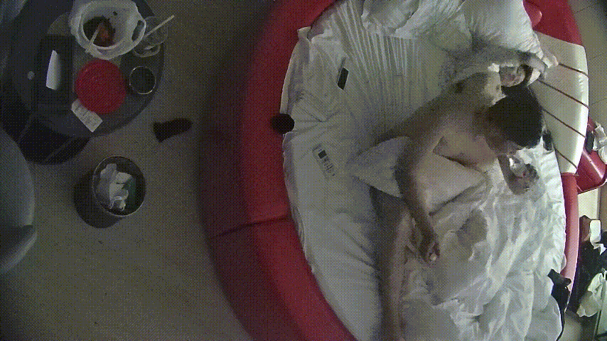 情趣台 1-2 良家少妇跟男人酒店做爱就是放得开 那晃动的幅度被子都盖不住 屁股主动翘起来让男人打桩