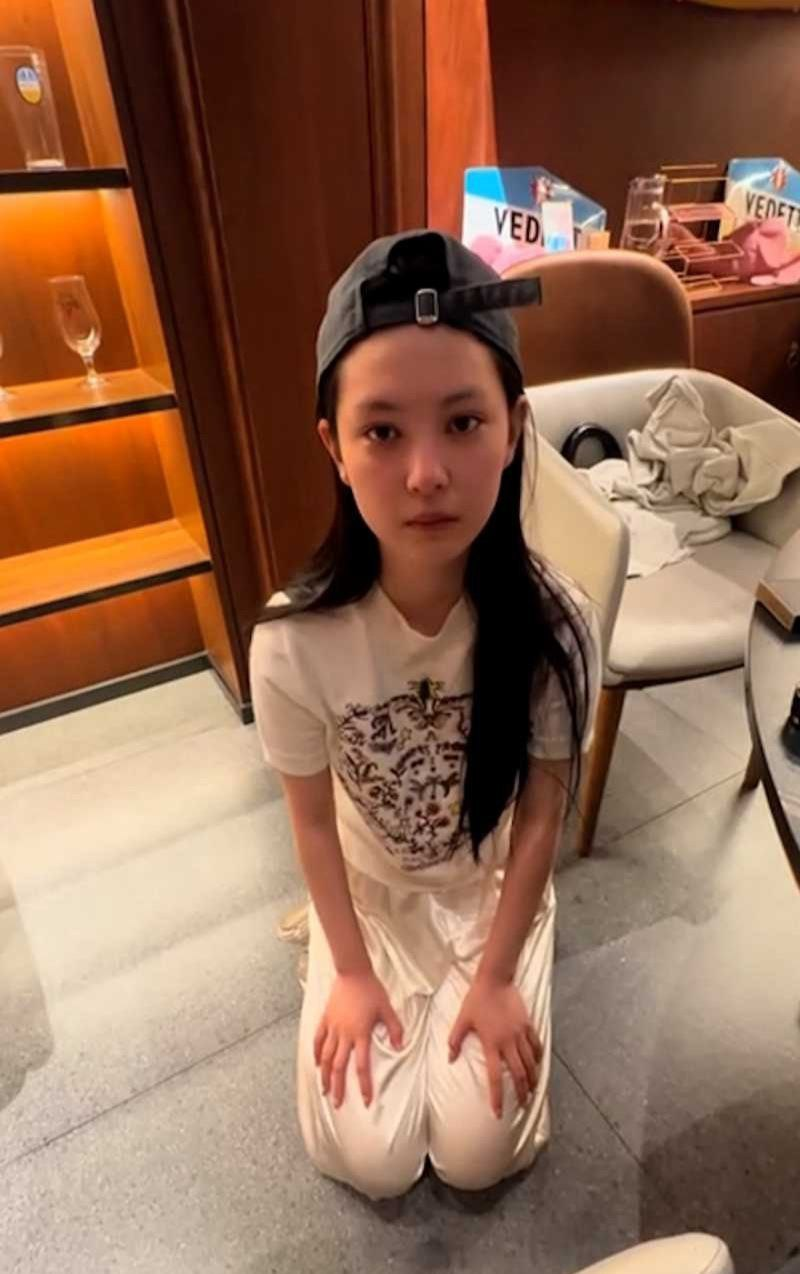 山东淫女王晓迪出轨被劳斯莱斯大哥抓奸在床❤️花着金主钱包养小白脸 跪地发毒誓乞求原谅！