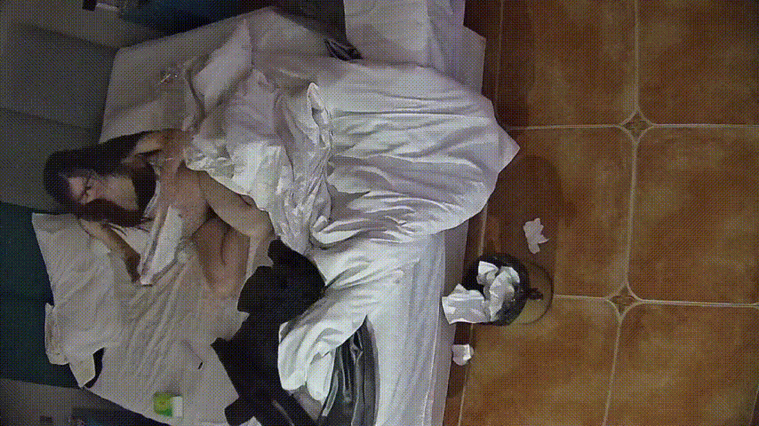 大学城 1-27 大学生情侣 女生是个眼镜妹 模样身材都在线 年轻的奶子又白又挺 大小刚刚好 萌化老夫