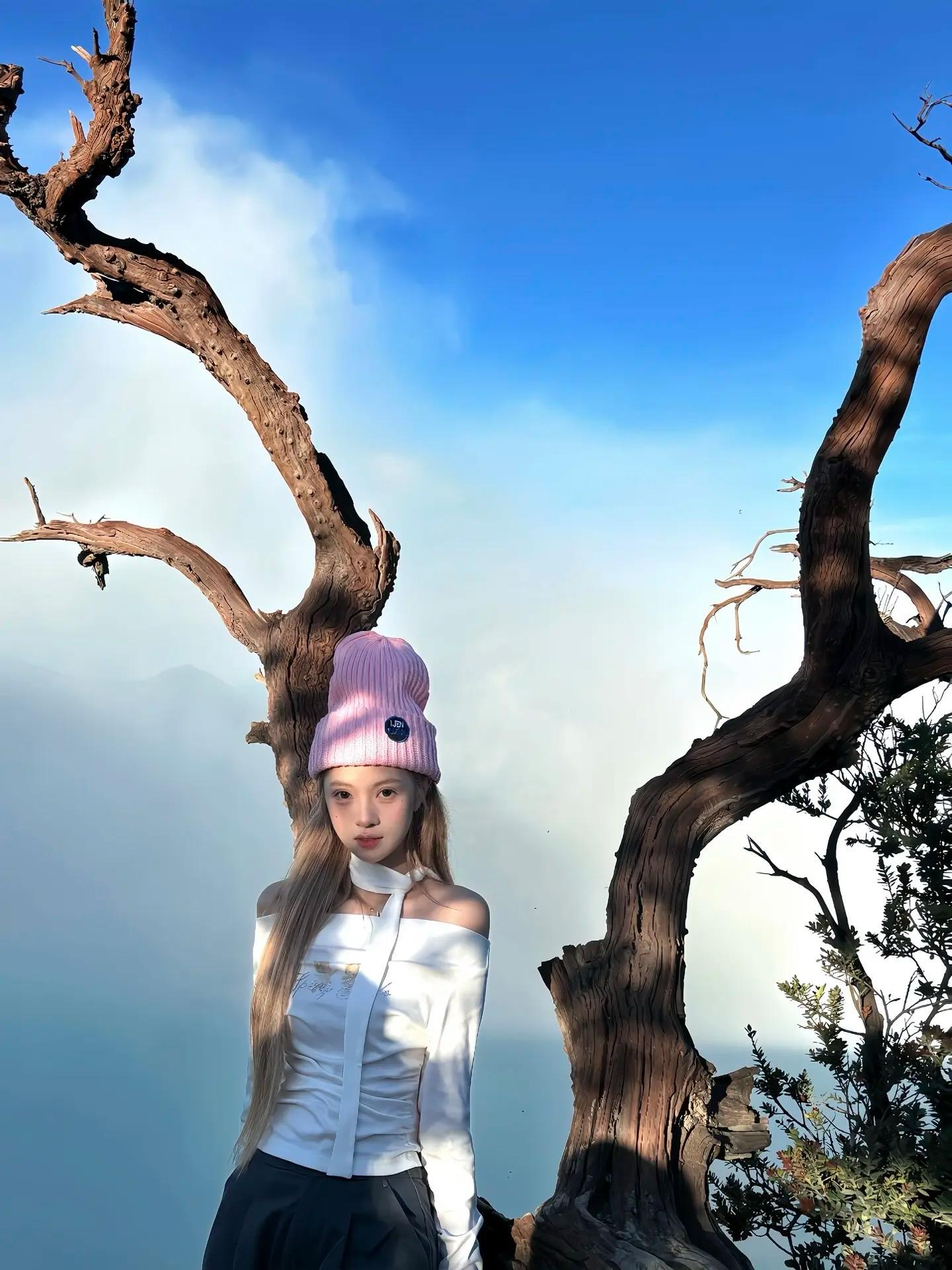 ✨【S级泄密】抖音小红书高颜值美妆网红「小小舒」被男主流出于网上，抖音大号卖了小号断更，小红书还在更新，可以视奸5V