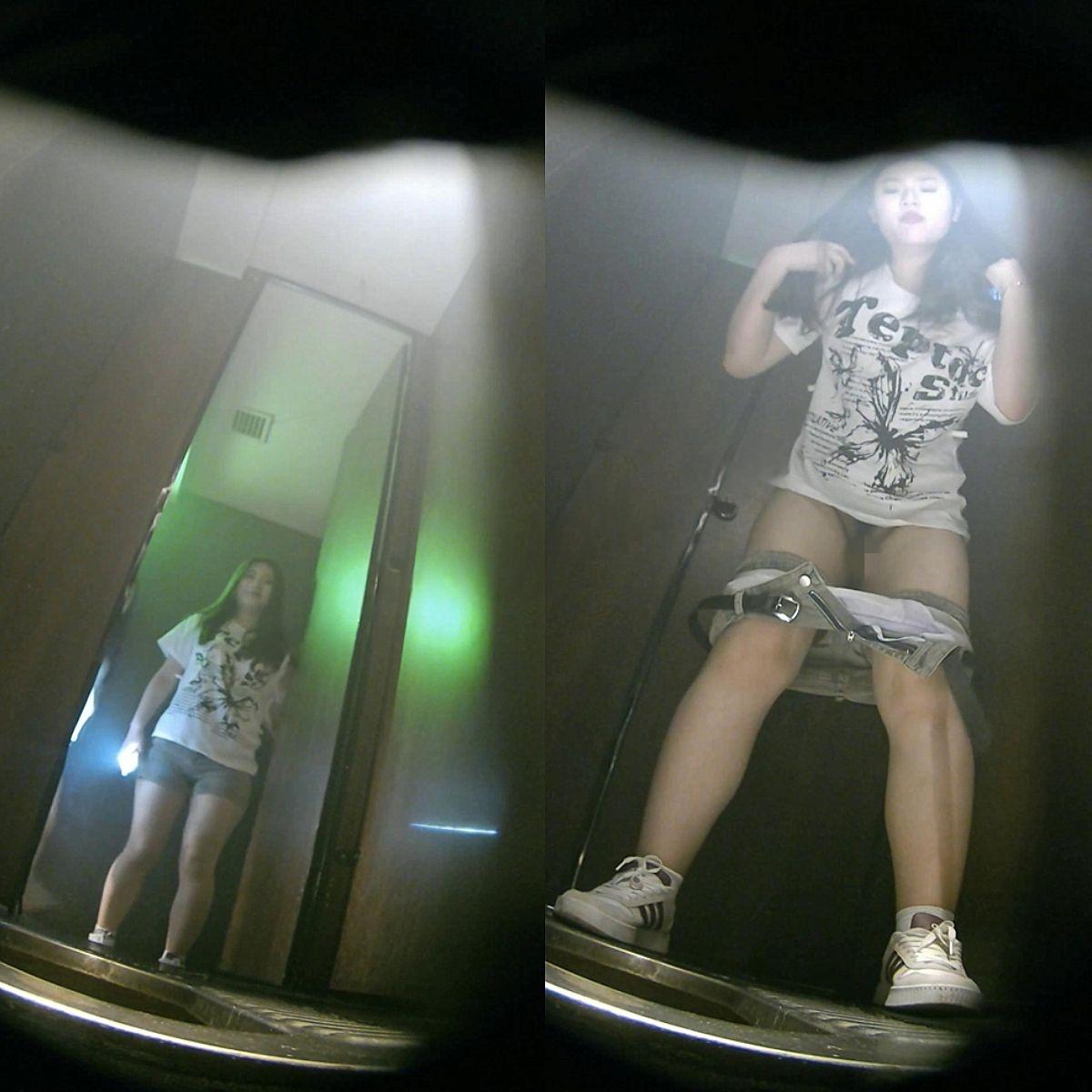 十二月新流出酒吧女厕单售精品❤️阿迪达斯小姐姐拉屎 菊花撑开屁股Q弹