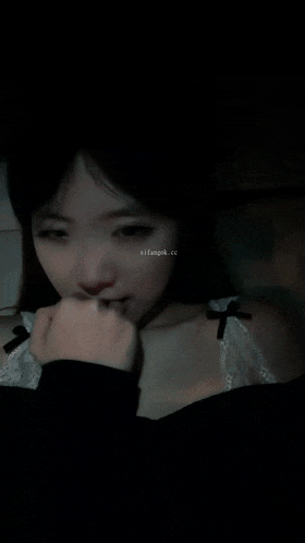 ♈ ♈ ♈2026年1月最新，大三学生妹的一天，【柚子】，寒假了时间多，更骚了，勾引网约车司机，卖萌求操车上干了两炮