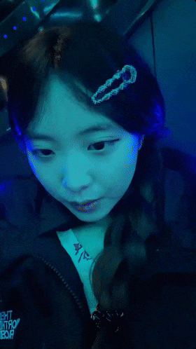 ♈ ♈ ♈2026年1月最新，大三学生妹的一天，【柚子】，深夜KTV等网友，娇嗔抱怨来晚了，赶紧来干上两炮，特写粉穴水好多！