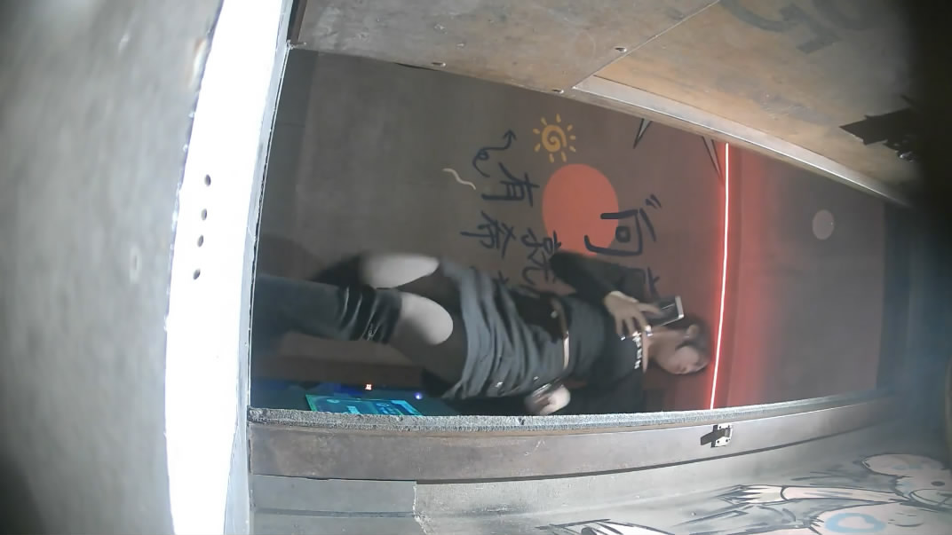 一月新流出夜总会钢铁门女厕高清后拍❤️长靴小姐姐拉粑粑性感的蜜桃臀