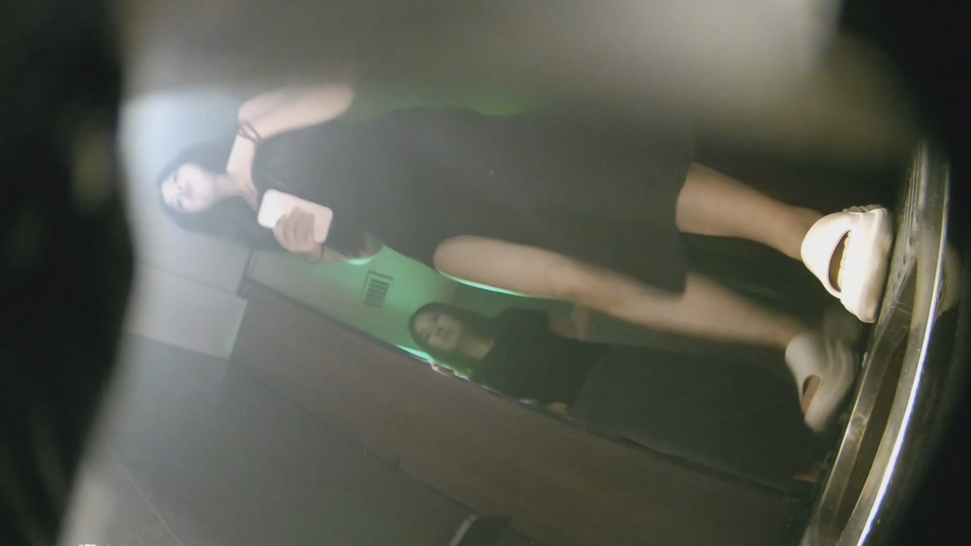 十二月新流出KTV酒吧女厕单售精品❤️酒吧小姐姐拉屎 拉出巨大痔疮 会呼吸的菊花