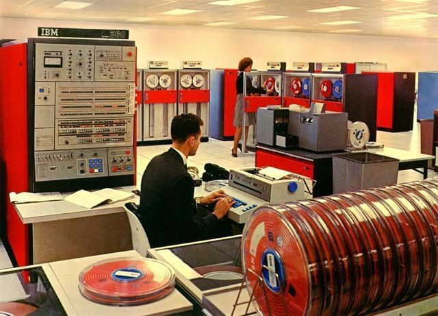 This room-sized IBM computer from the 1960s was awesome in it's