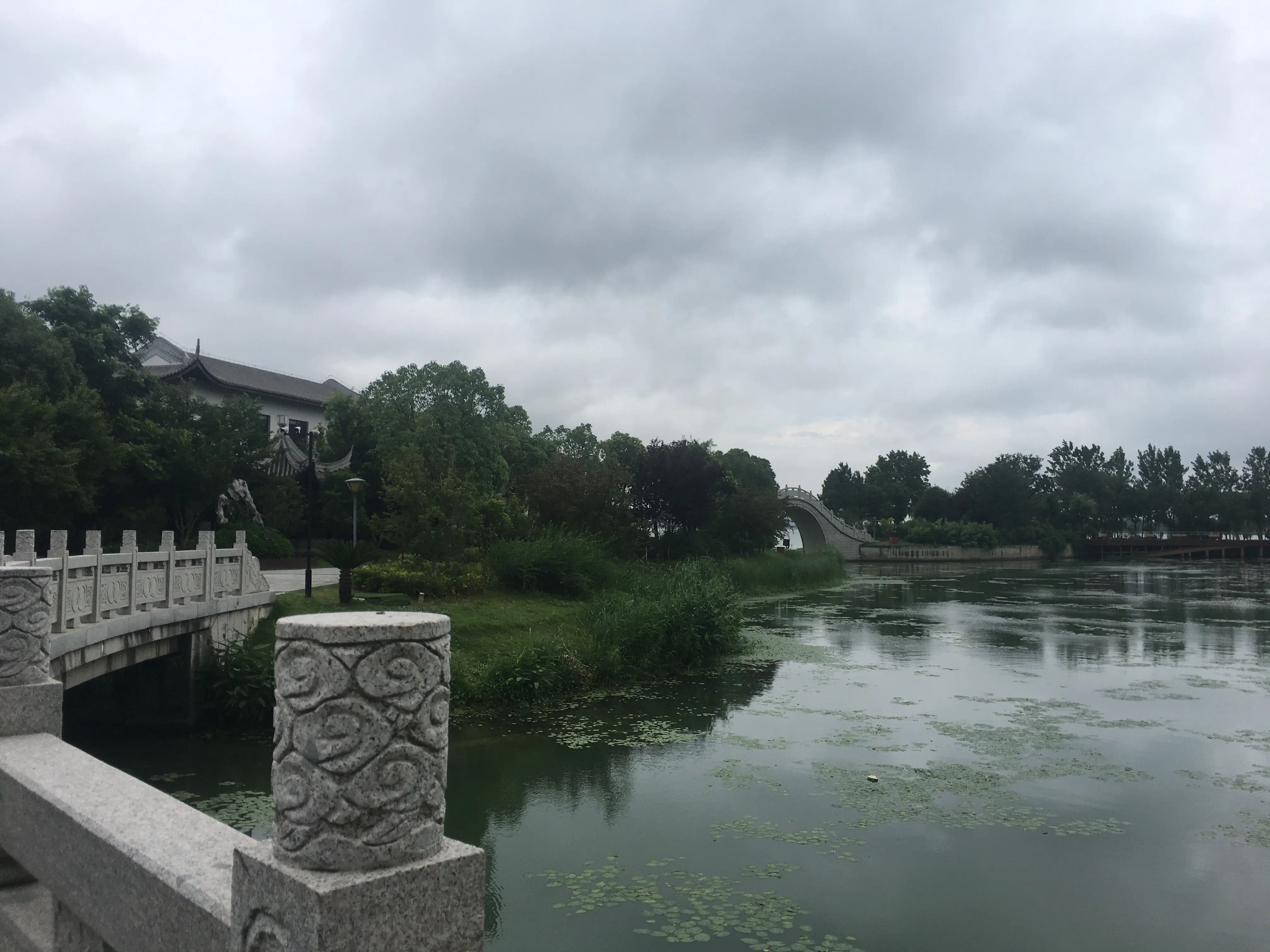 湖边1