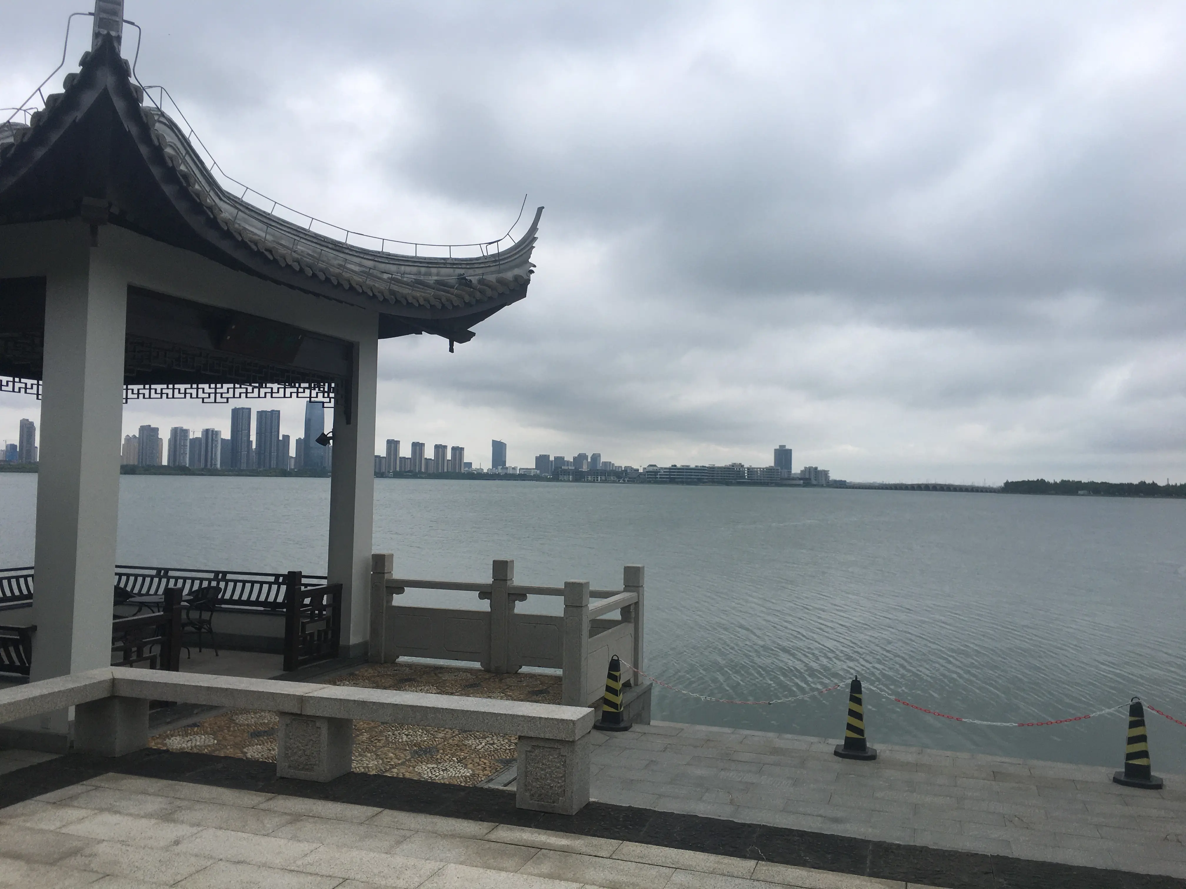 湖边2