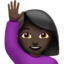 手を挙げる女性（暗い肌色） (Apple)