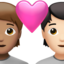 ハートとカップル（明るい肌色） (Apple)