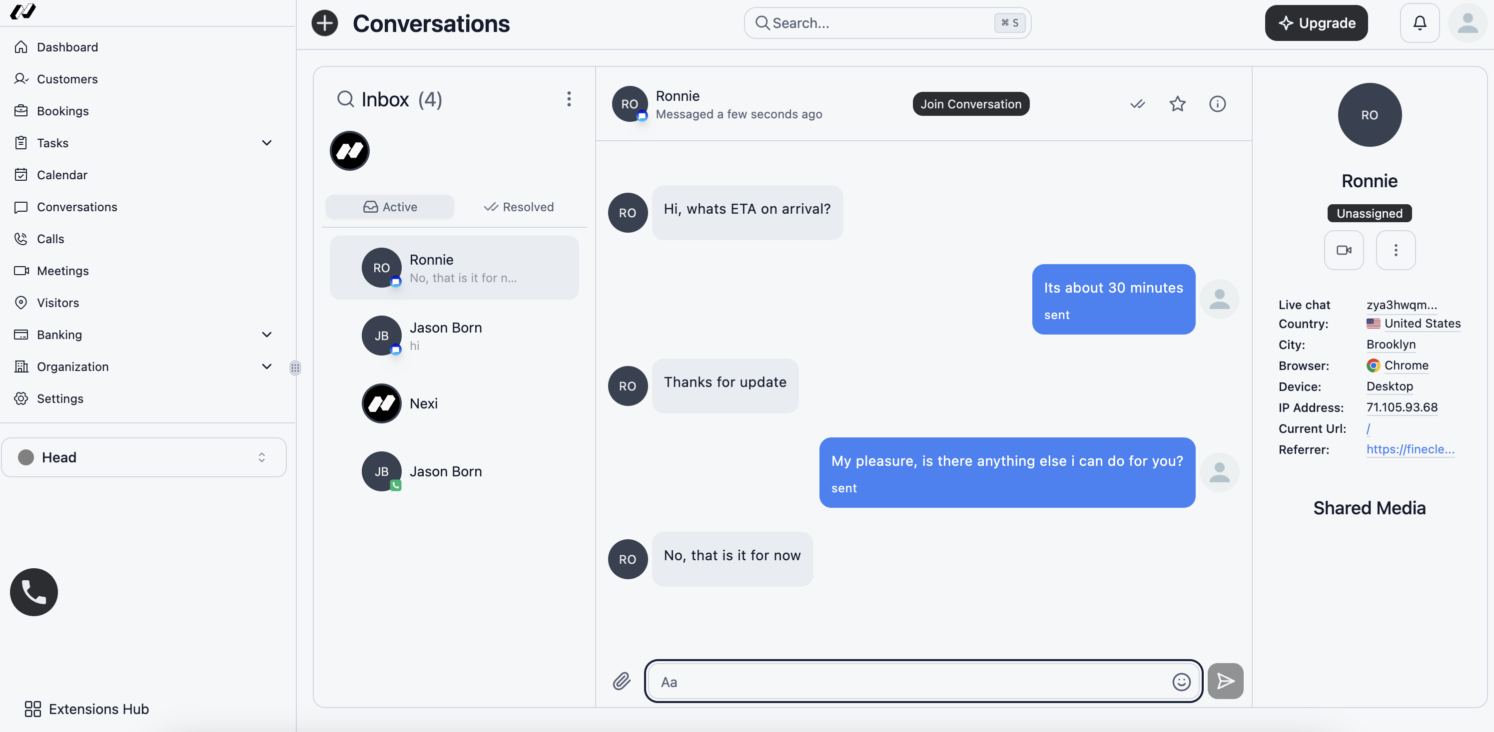 Live Agent interacting with website visitor